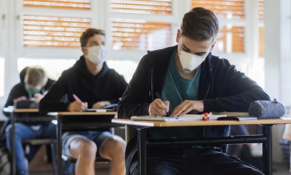 Σχολεία: Σχεδιάζεται η επιστροφή των μαθητών με μάσκα